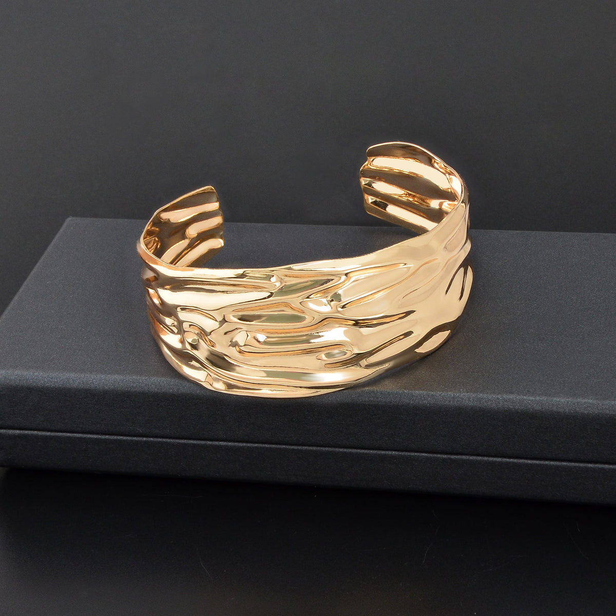 Chunky Gold Geometric Cuff Bangle – image 4